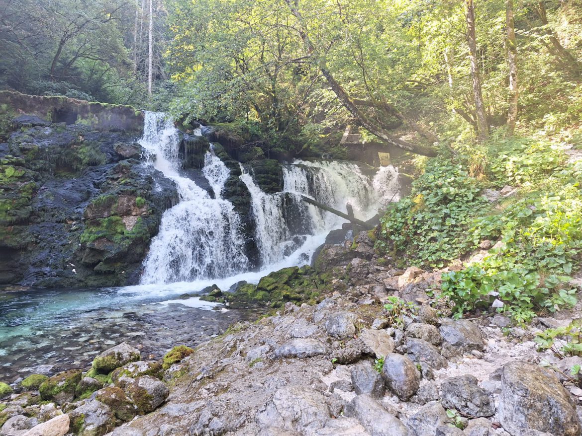 Izvir waterval bij Bohinjska Bistrica