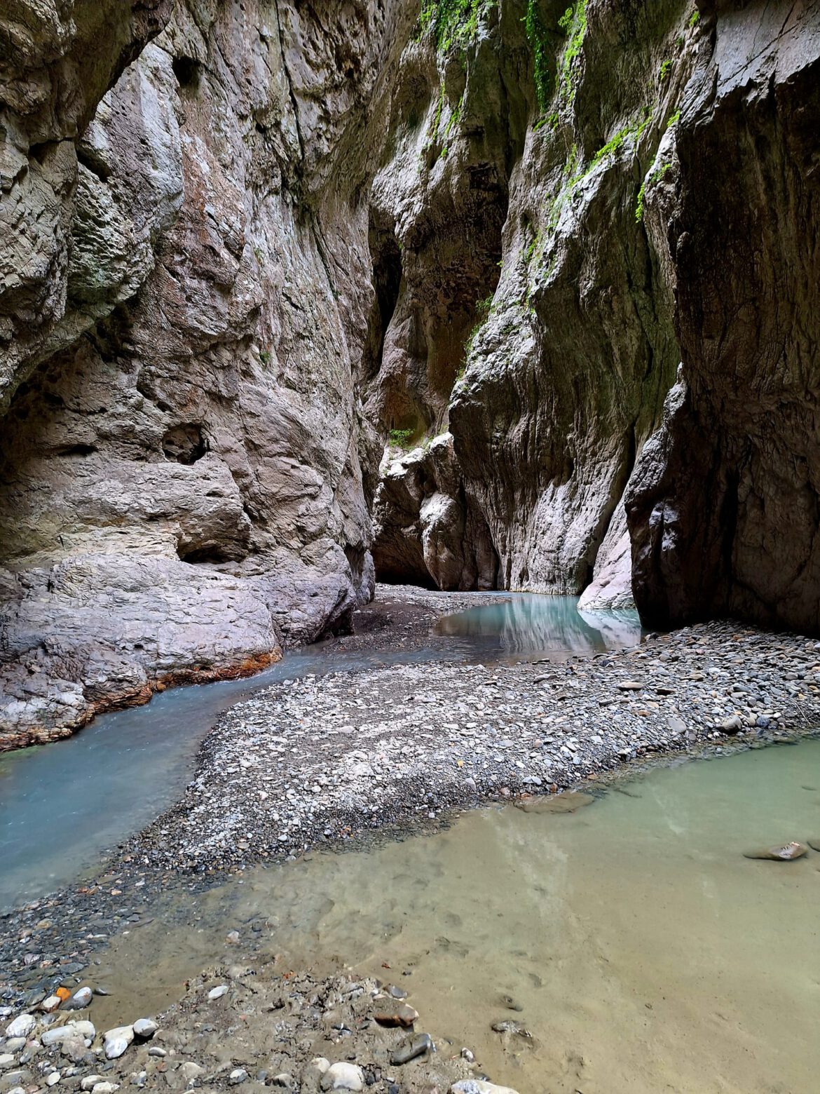 Canyon hike door het water – Kanioni i Holtës