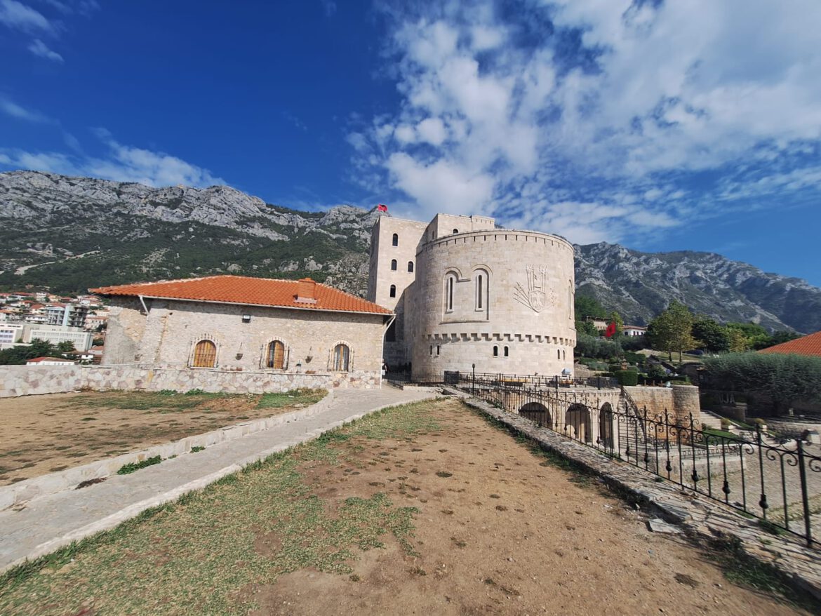 Krujë – Historisch stadje in de bergen