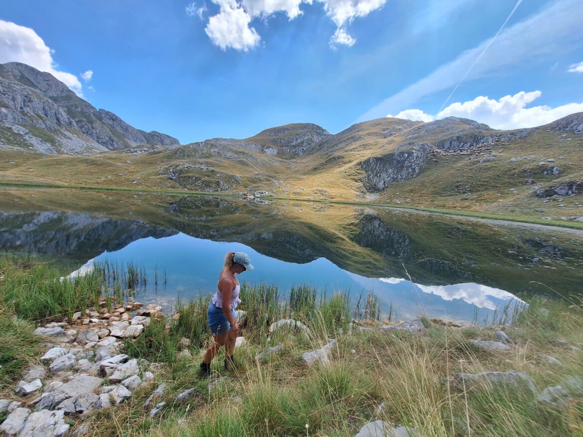 Hiken van Kapetanovo meer naar Manito meer
