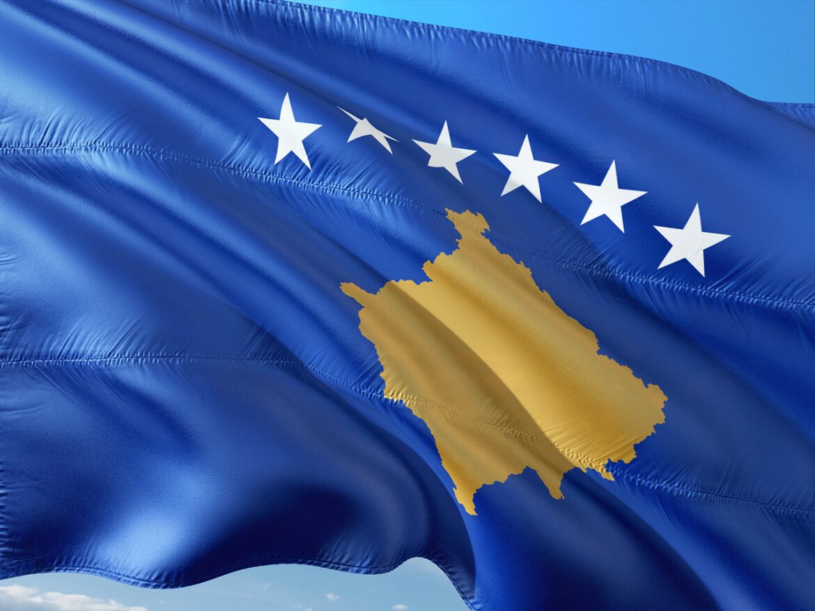 De vlag van Kosovo